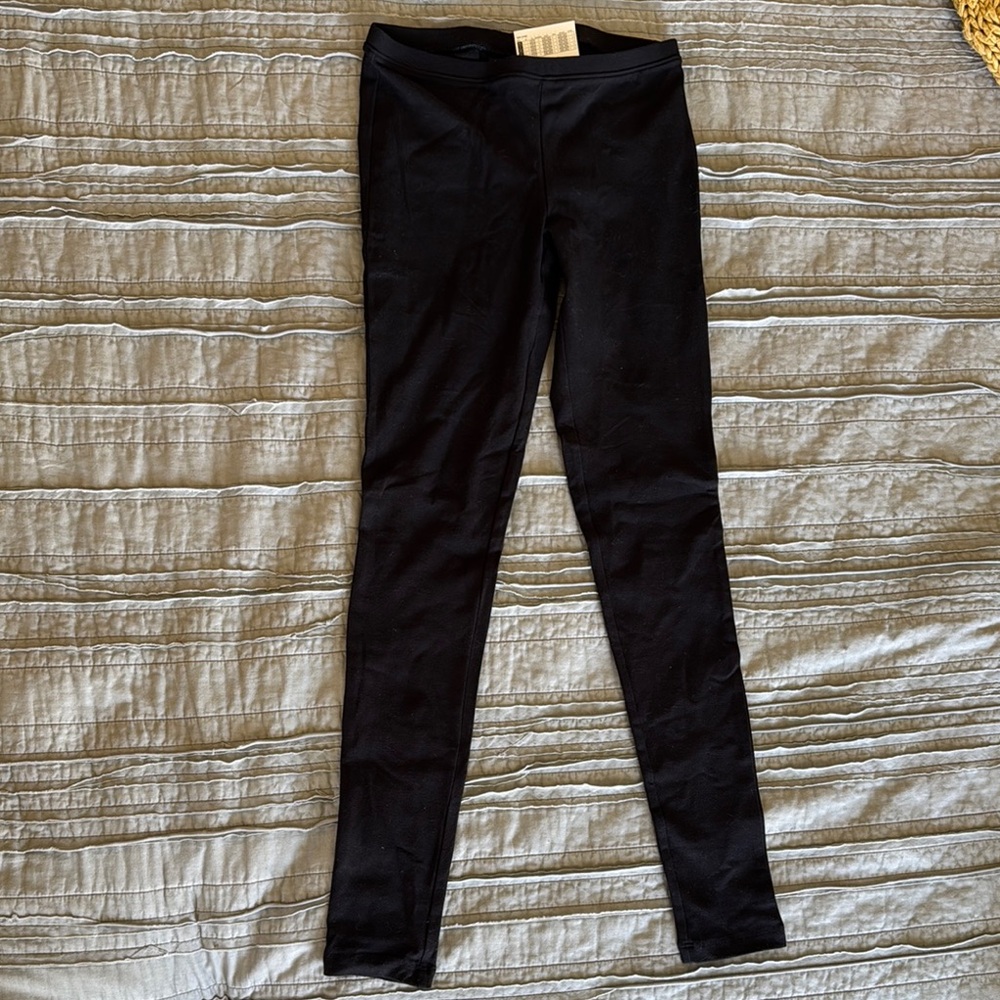 NWT HUE XS Black Leggings mid rise. 
95% cotton 5% spandex